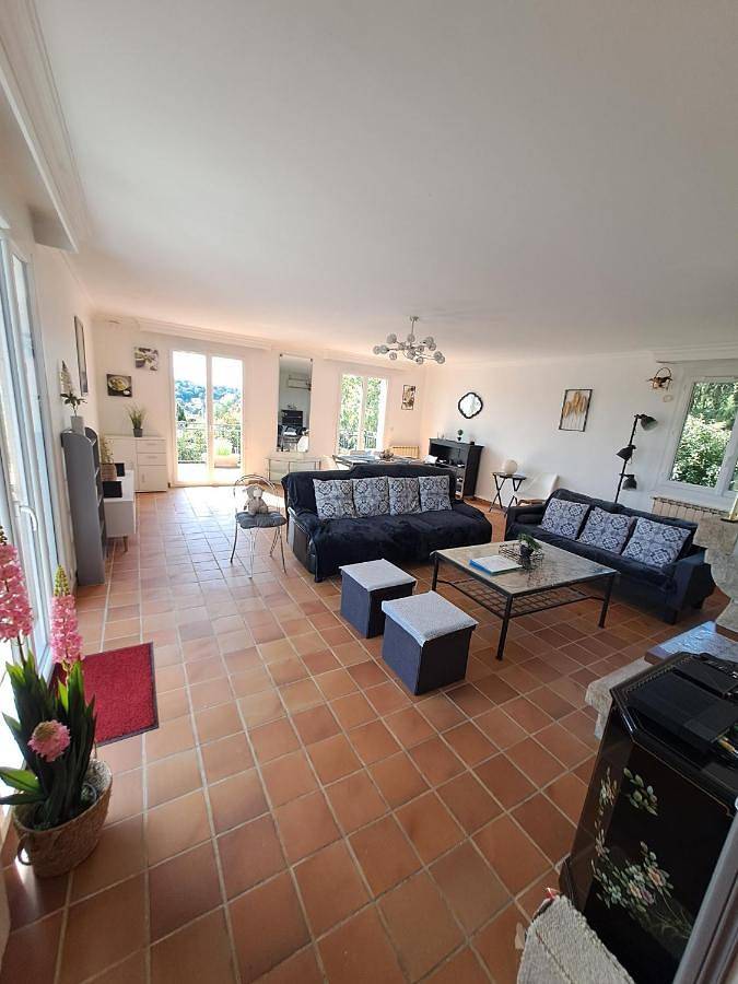 Location de vacances pour 6 personnes, avec jardin et vue à Crécy-la-Chapelle - 2