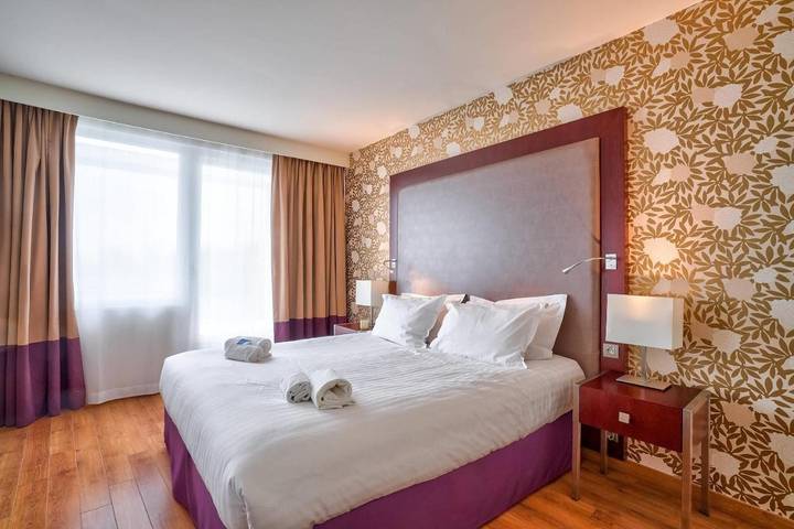 Hôtel pour 4 personnes, avec Balcon et Terrasse ainsi que Piscine et Sauna à Roissy-en-France