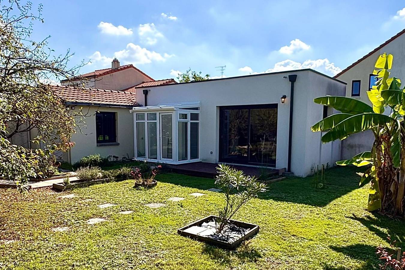 Bright house with garden in Saint-Sébastien-sur-Loire, Valle del Loira