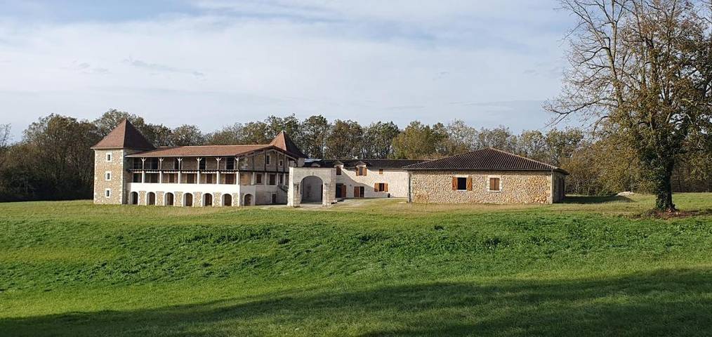 Chambre d’hôte pour 2 personnes, avec jardin et terrasse ainsi que piscine et vue, animaux acceptés