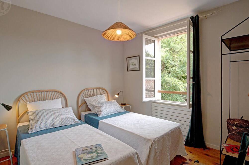 Maison cosy avec terrasse, jardin fleuri, et tout confort à Saint-Galmier in Saint-Galmier, Montbrison