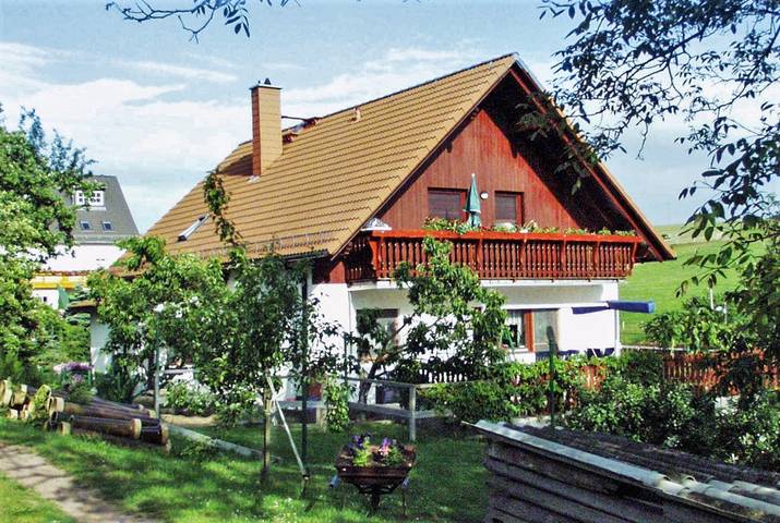 Ferienwohnung für 4 Personen, mit Garten und Pool sowie Terrasse in Rabenau