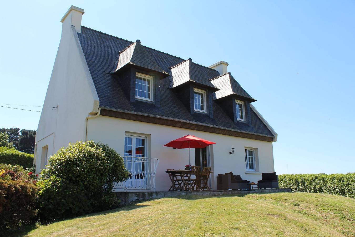 Atemberaubender Meerblick - Sehr schönes bretonisches Ferienhaus am Meer mit großem Garten in Goulven, Brest und Umgebung