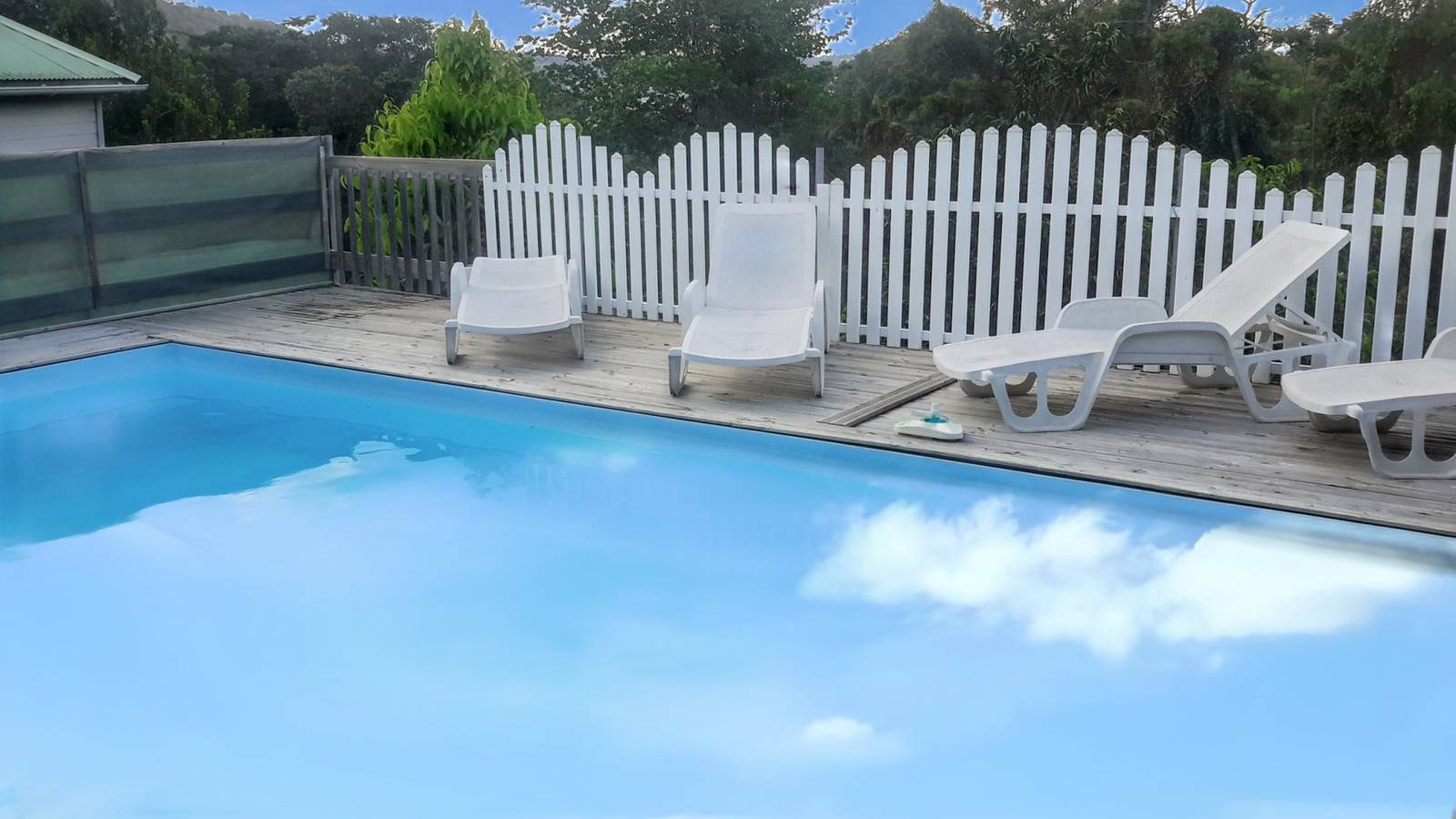 Charmantes Bungalow in Le Robert mit Gemeinschaftspool in Le Robert, Martinique