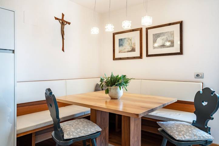 Appartamento intero, Appartamento di vacanza "Ritschhof Nuss" con vista sulle montagne, giardino in comune e Wi-Fi in San Pietro in Valle, Laion