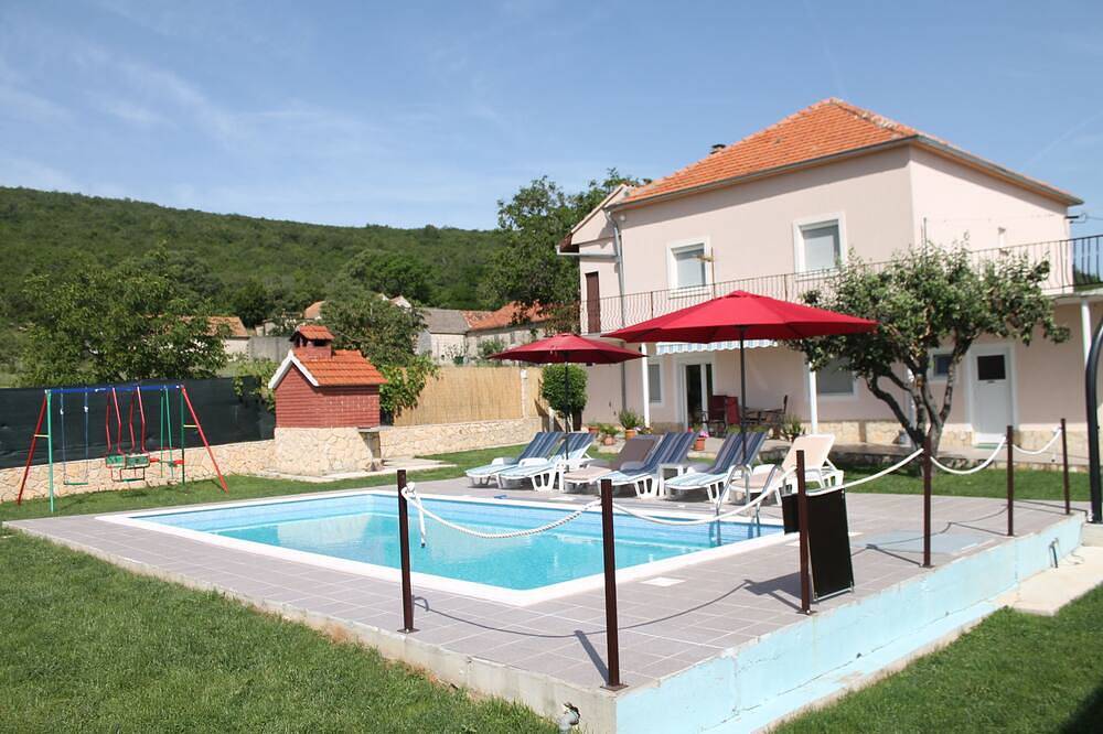 Ferienhaus Miramary mit privatem Pool, Grill, Natur in der Nähe von Split in Dalmatinisches Zagora