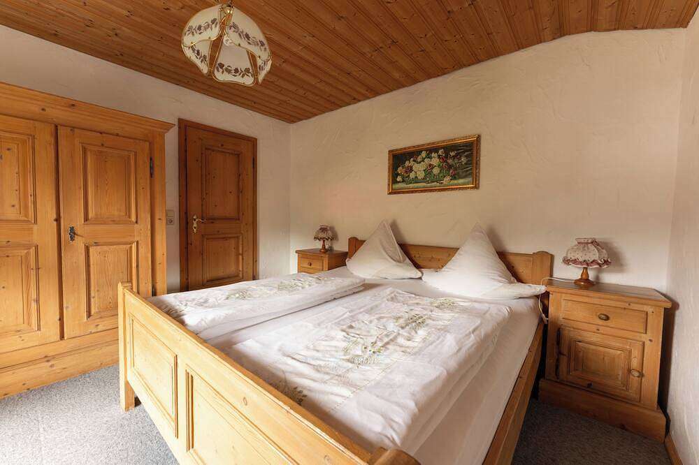 Ferienhaus mit Sauna, Whirlpool, Grillhütte und Partyraum! Ideal für Feiern in Rottau, Grassau