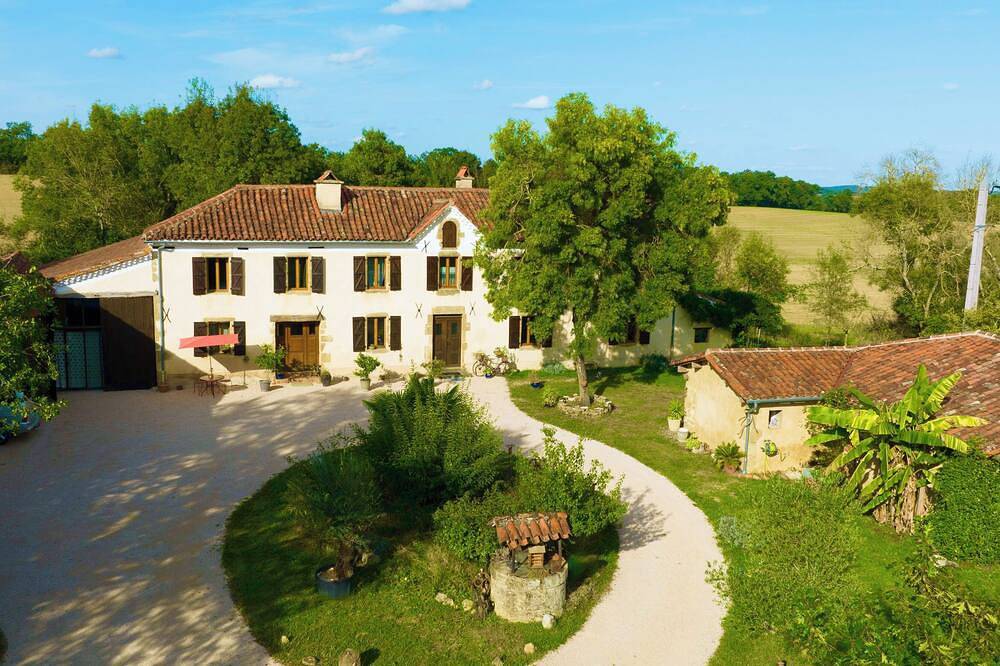 Demeure de charme \"Au Coeur de la Gascogne\".  Gîte 7 personnes. in Montesquiou, Gers