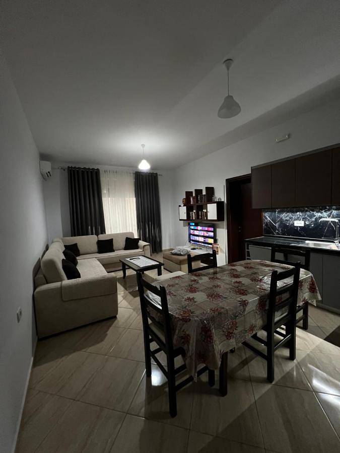 Location de vacances pour 6 personnes, avec jardin et vue dans Borsh