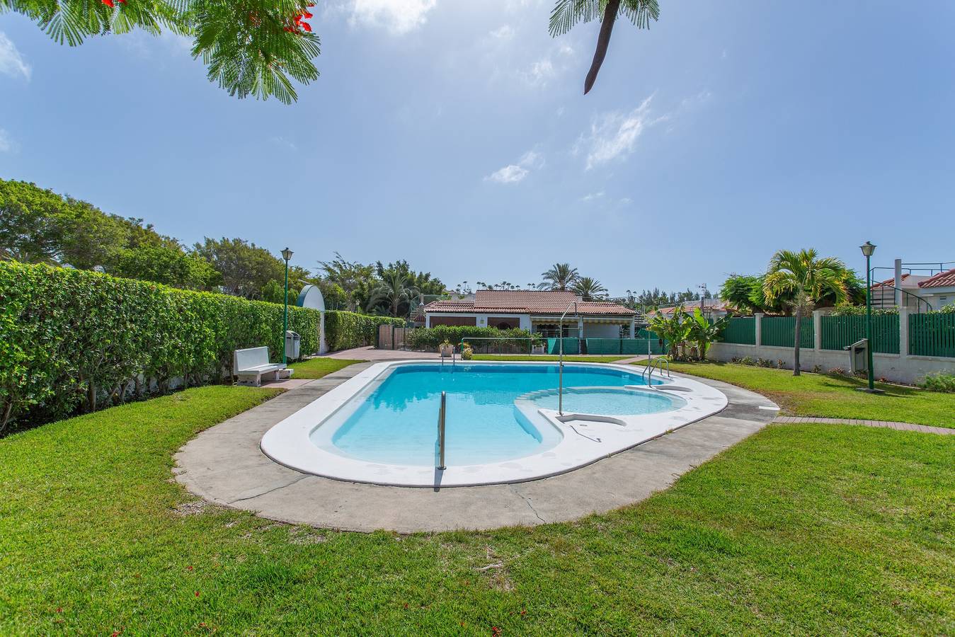 Ferienhaus „La Casa Blanca“ mit Gemeinschaftspool, Wlan und Klimaanlage in Campo Internacional, San Bartolomé de Tirajana