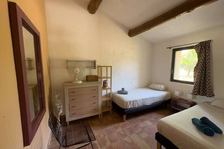 Location de vacances pour 4 personnes, avec jardin et piscine à Puyvert - 3