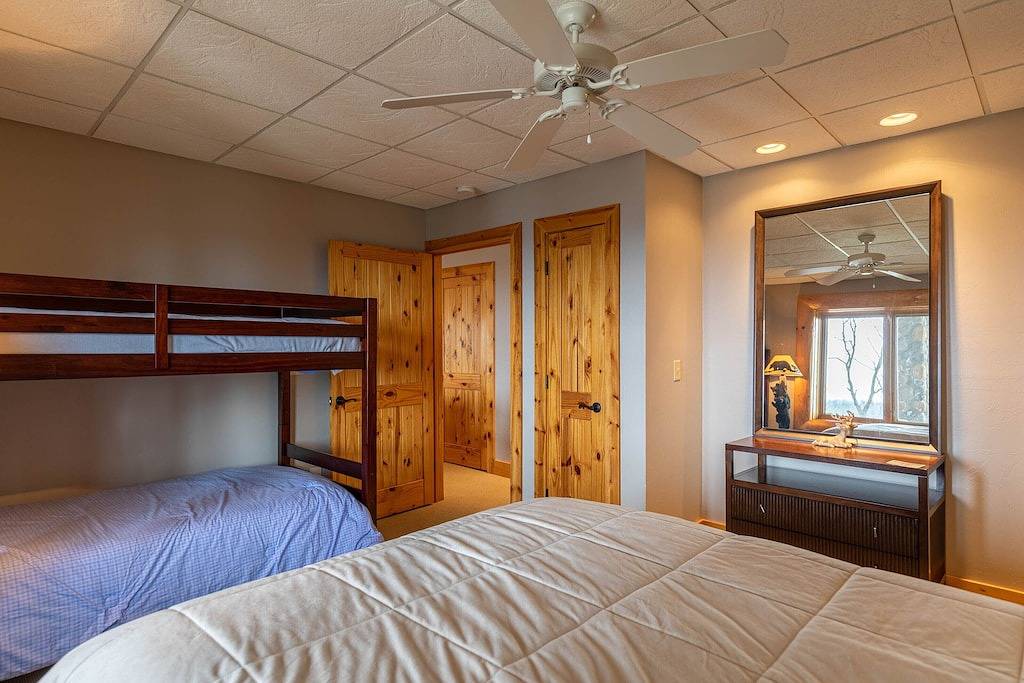 Good Day Sunshine - 4Br South of Blowing Rock with amazing views, ample privacy, and a hot tub in Caldwell County