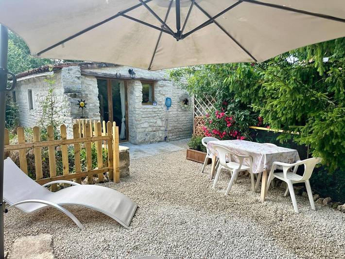 Gîte pour 4 personnes, avec jardin ainsi que jacuzzi et piscine, adapté aux familles dans Chives - 3