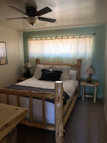 Log Cabin for 4 Guests in Lake Almanor, Plumas County, Picture 1