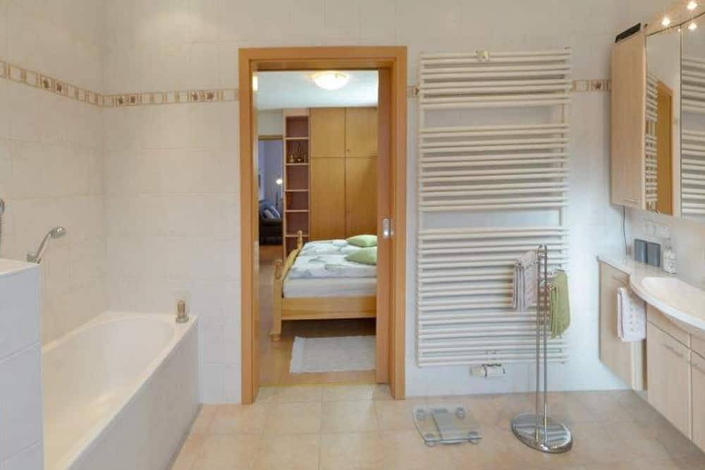 Ganze Wohnung, Ferienwohnung 1 in Bad Weißenstadt 50 qm - Ferienwohnungen Familie Fuss Bad in Weißenstadt, Landkreis Wunsiedel im Fichtelgebirge