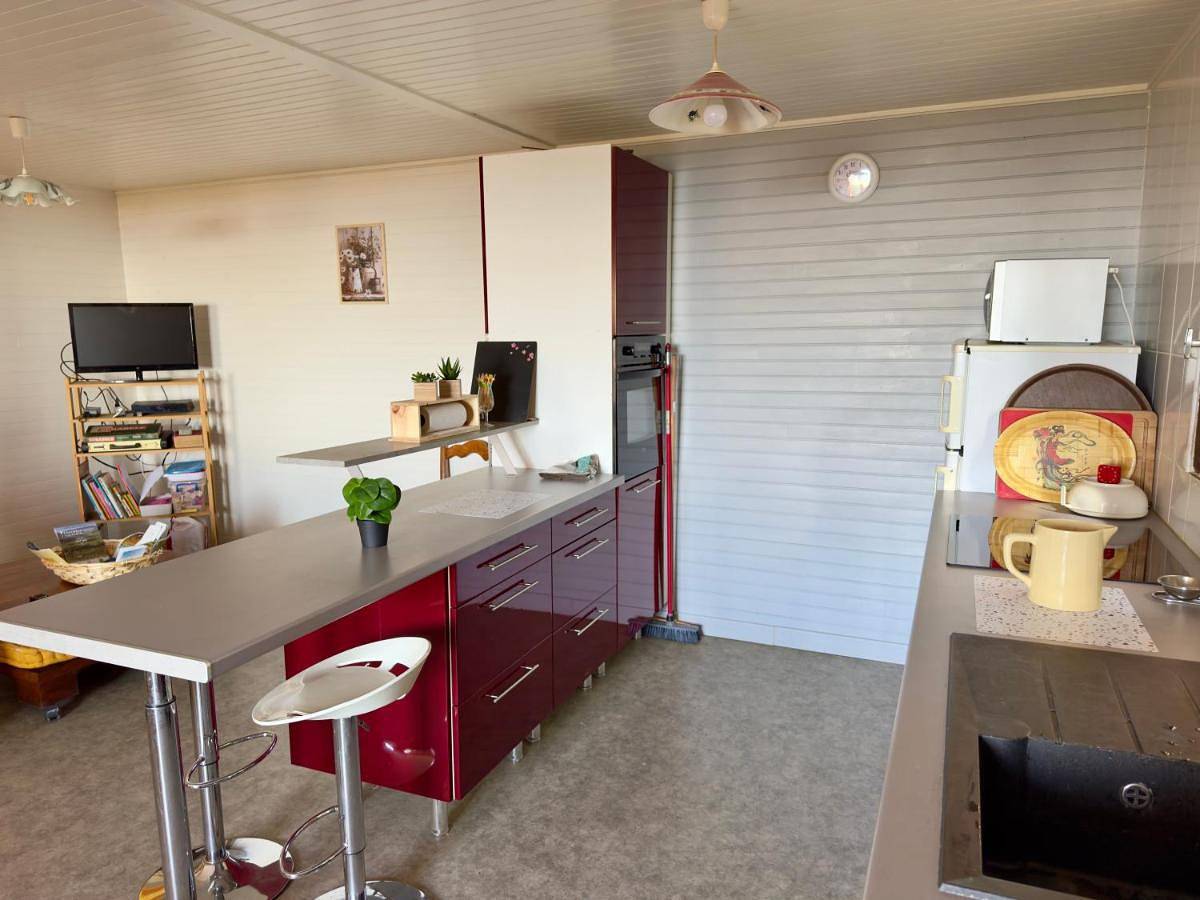 Two-Bedroom House in Cenves, Région de Villefranche-sur-Saône