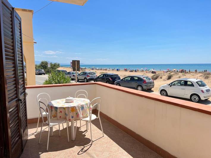 Gîte pour 3 personnes, avec terrasse et vue à Tre Fontane