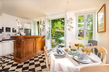Gîte pour 4 personnes, avec terrasse et jardin à Ducey