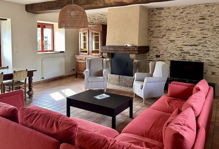 Location de vacances pour 9 personnes, avec vue et jardin à Châteaubourg