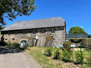 Cottage pour 8 personnes, avec terrasse à Mur-de-Barrez