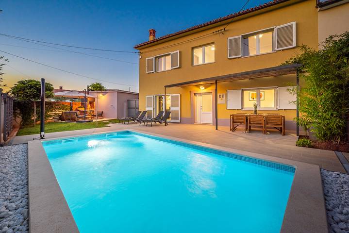 Ferienhaus für 5 Personen, mit Pool und Garten sowie Terrasse