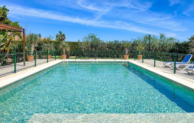 Sonniger Rückzugsort mit Pool und Terrasse in s'Horta in s'Horta, Felanitx