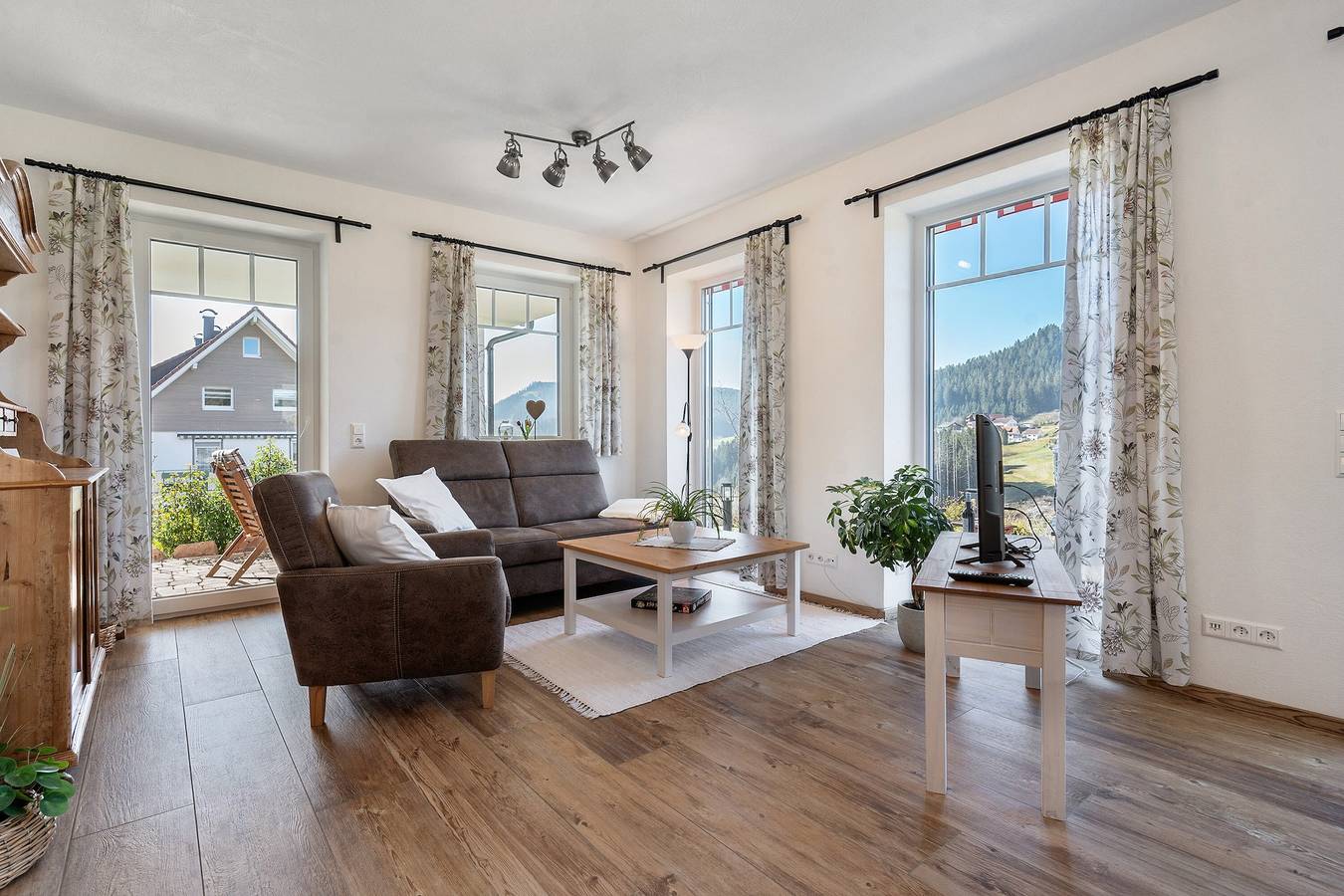 Apartamento entero, Apartamento 'Ferienwohnung Sommerseite' con terraza privada y Wi-Fi in Baiersbronn, Selva Negra Central
