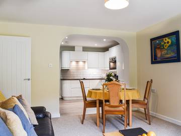Log Cabin for 5 People in Barton on Sea, New Forest, Photo 3