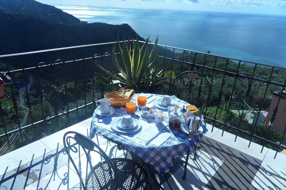 B&B Il Vigneto with sea view in the Cinque Terre National Park in Volastra, Commune de Riomaggiore