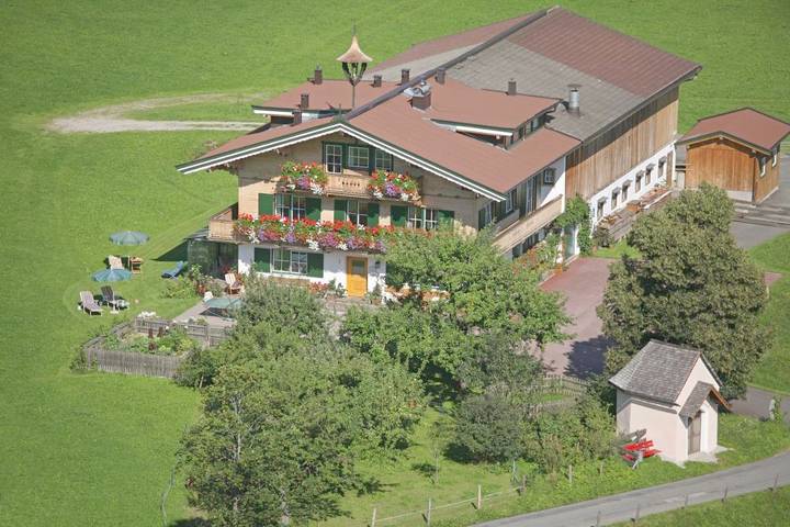 BnB, mit Balkon und Terrasse sowie Garten und Ausblick in Kitzbühel