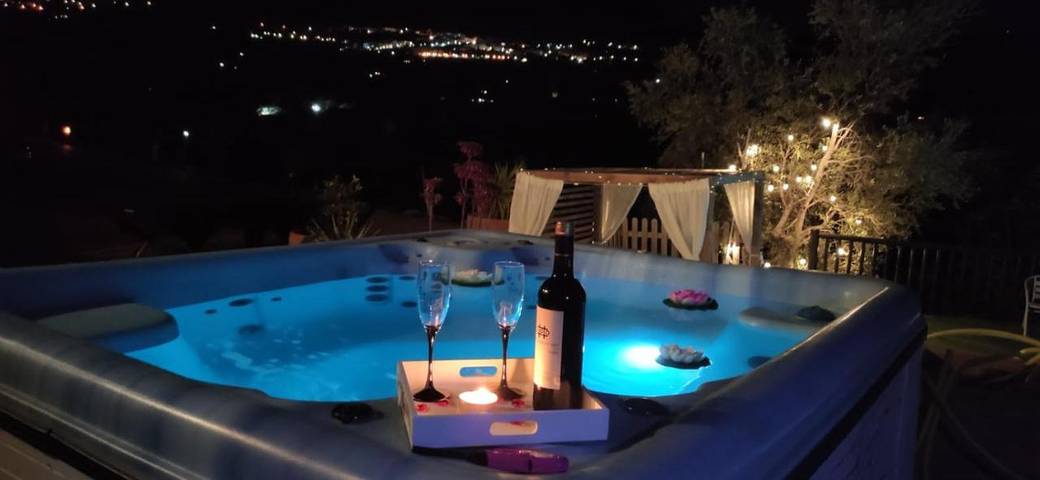 Albergue para 10 personas, con jardín además de jacuzzi y piscina en Alcaucín - 3