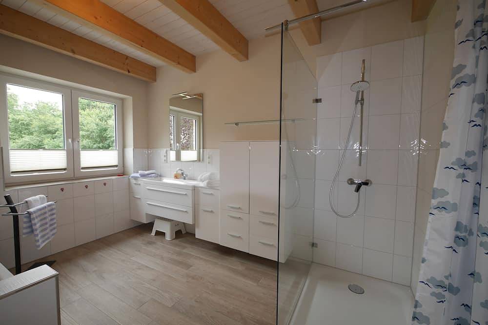 Neubau -- Landhausferien mit naturnahem Garten in Ostseenähe in Wangels, Hohwachter Bucht