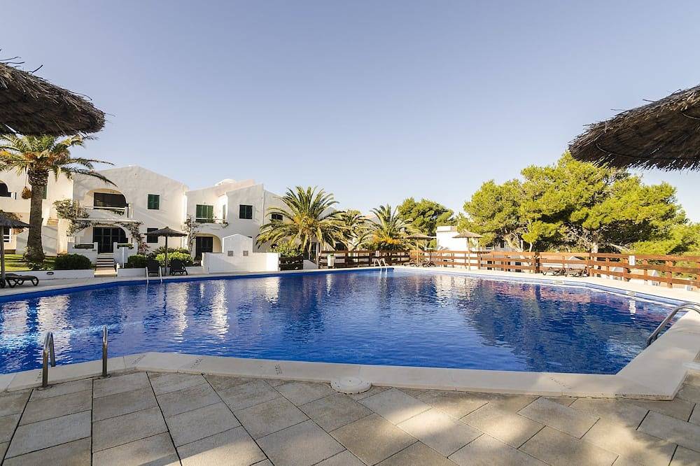 Ganze Wohnung, Maisonette-Doppelhaushälfte mit Pool, Klimaanlage, Grill in Port d'Addaia, Es Mercadal
