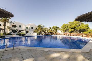 Gîte pour 6 personnes, avec piscine et jardin à Port d'Addaia
