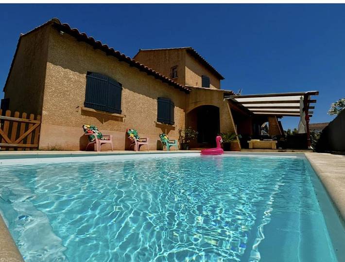 Location de vacances pour 8 personnes, avec Terrasse et Piscine à Vestric-et-Candiac