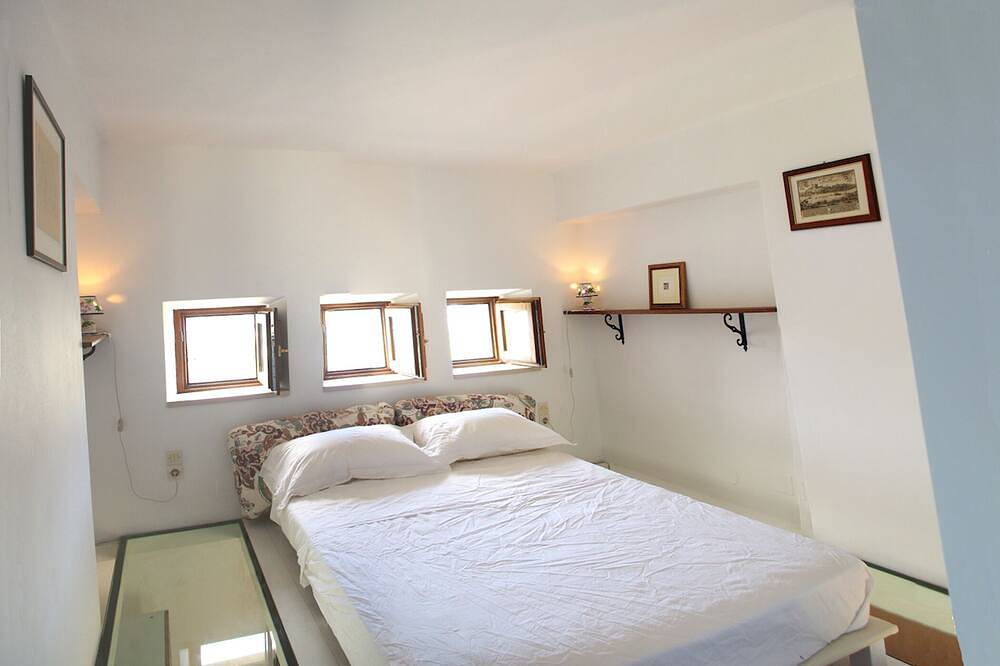 Apartamento entero, La casa está hecha de piedra, acogedor, tranquilo a 2 pasos del centro. in Skala (Patmos), Archipiélago del Dodecaneso