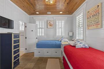Cabin for 11 Guests in Rosemary Beach, Emerald Coast, Picture 1