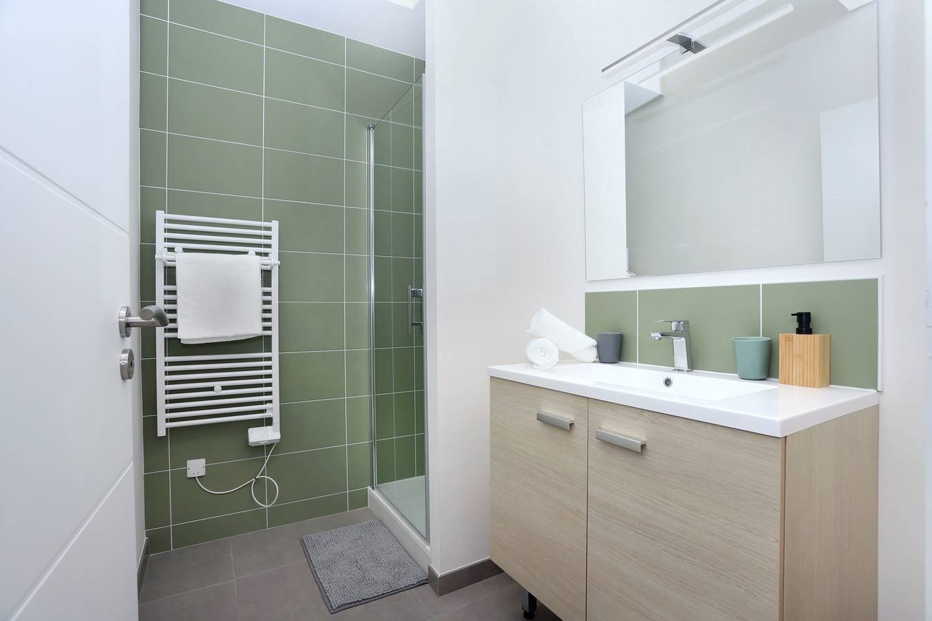 Le Debussy - Wifi - Parking - Centre in Laval, Mayenne (desambiguación)