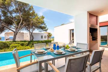 Villa in Sant Lluís, Coast of Menorca für 6 