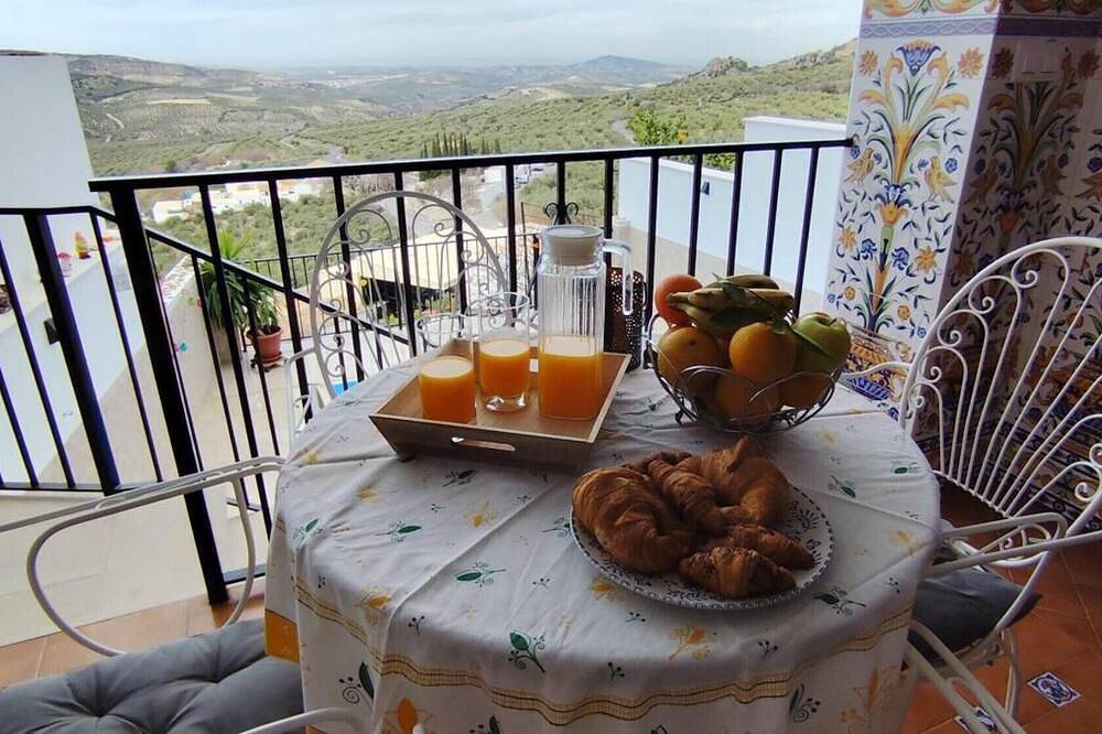 Casa Rural Emma: Mountain Views, Pool & Air Conditioning in Zuheros, Sierras Subbéticas