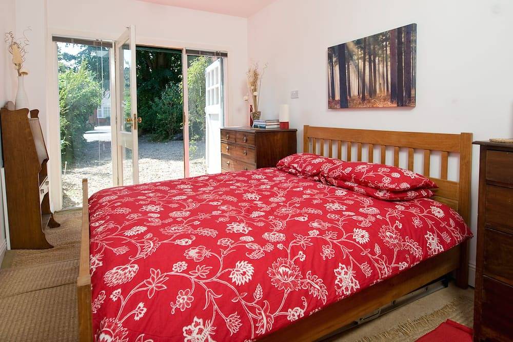 Lovely 7 bedroomed Arts and Crafts New Forest Cottage in Lymington by the coast in Lymington, Hampshire