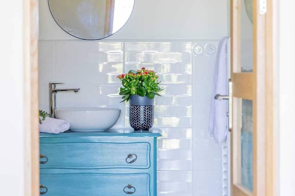 2-bedroom house with Ac and Wifi in peaceful Sauviac with view over the Pyrénées in Gers