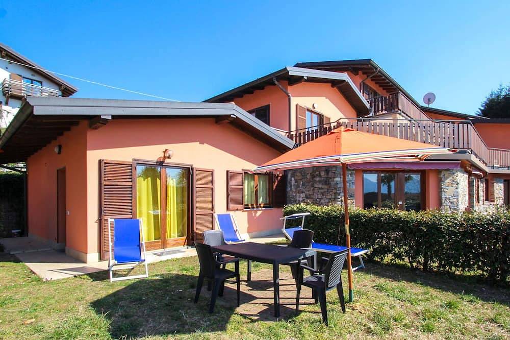 Apartamento entero, Bonito apartamento para 2 personas con piscina, Wifi, Tv y terraza in Luino, Comune di Luino