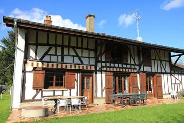 Gîte pour 14 personnes, avec jardin et terrasse à Louze