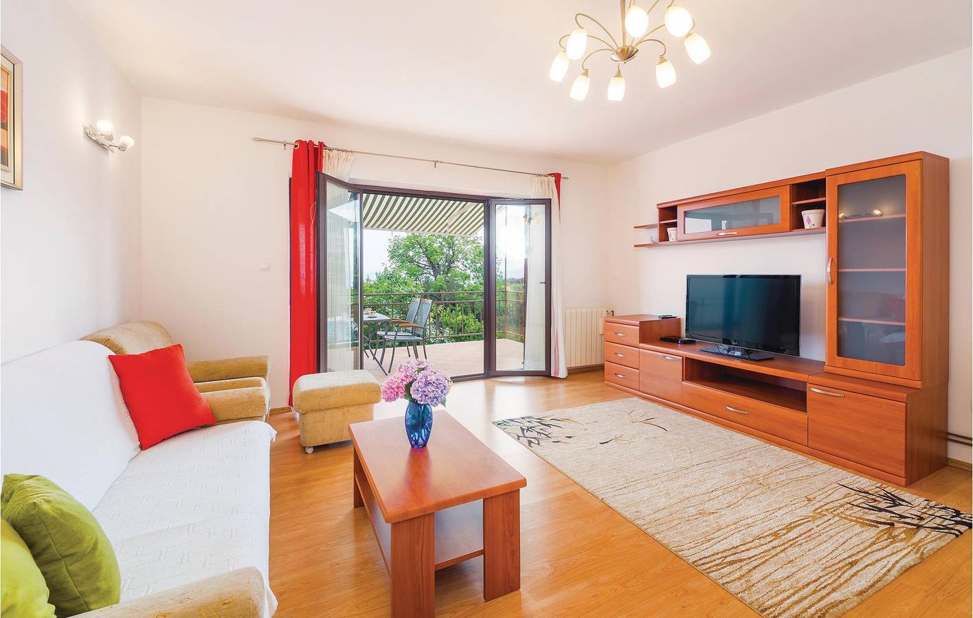 Appartement de vacances entier, Appartement confortable avec vue sur la mer, terrasse, parking et Wi-Fi - À deux pas de la plage ! in Opatija Riviera
