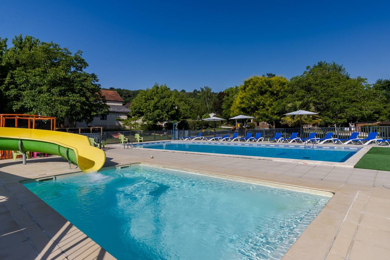 Mobile Home '4 Personnes Climatisé' avec piscine partagée, Wi-Fi et climatisation in Saint-Martial-de-Nabirat, Périgord Noir