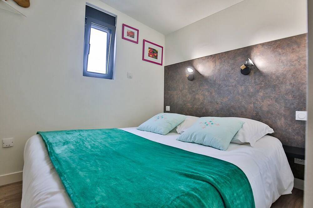 Chalet-Campagne-Confortable-Baño para personas con movilidad reducida-Vista a... in Clermont-Créans, Sarthe