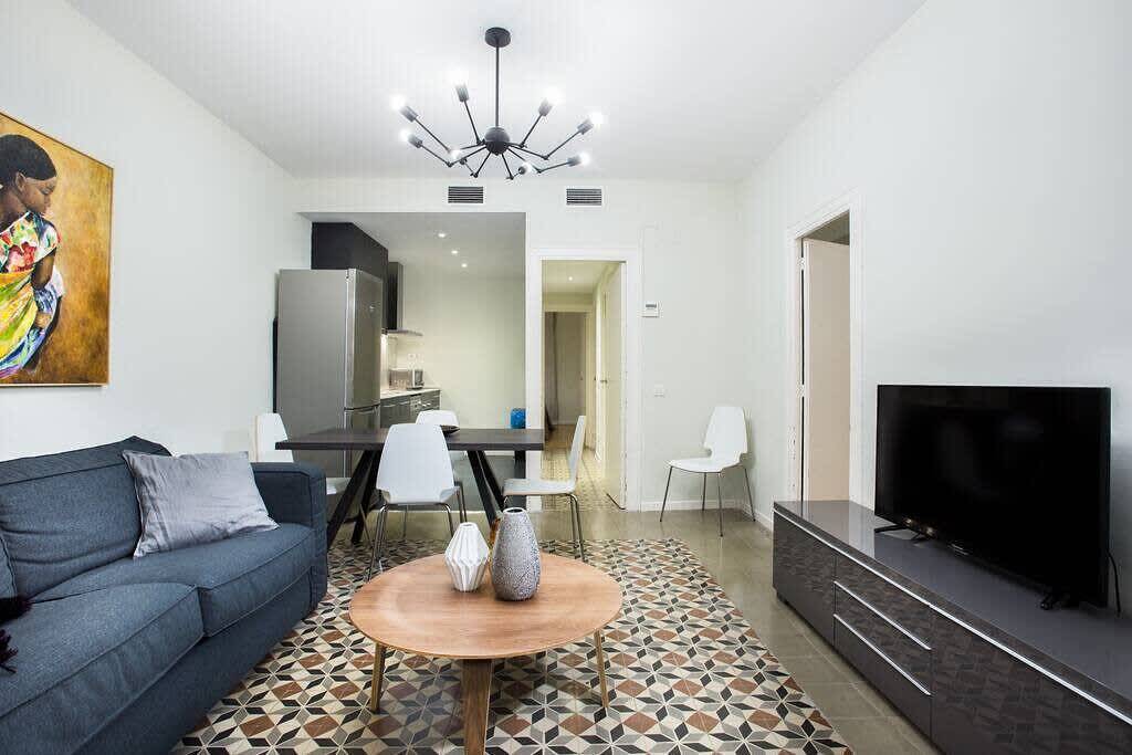 Entire apartment, Centric 3bedroom apart in Las Ramblas in Barcelona Centre, Barcelona