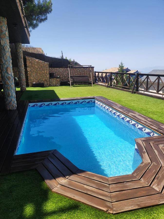 Gîte pour 9 personnes, avec vue et terrasse ainsi que jardin et piscine à La Zubia - 2