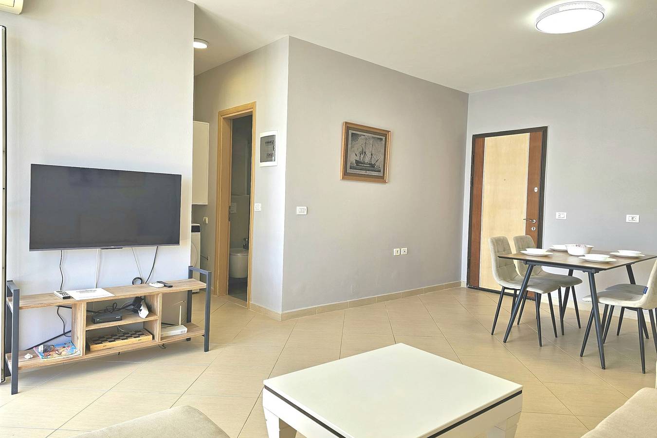Ganze Wohnung, Ferienwohnung für 3 Personen mit Meerblick in Sarandë, Vlorë